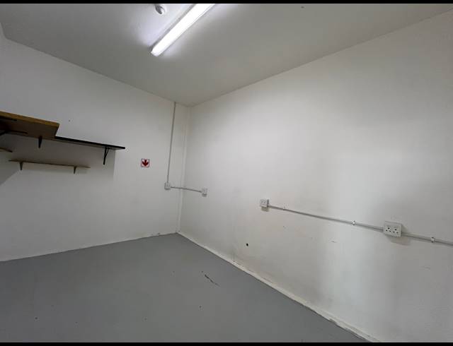 425M² SHOWROOM TO LET IN BALLITO DISTRICT